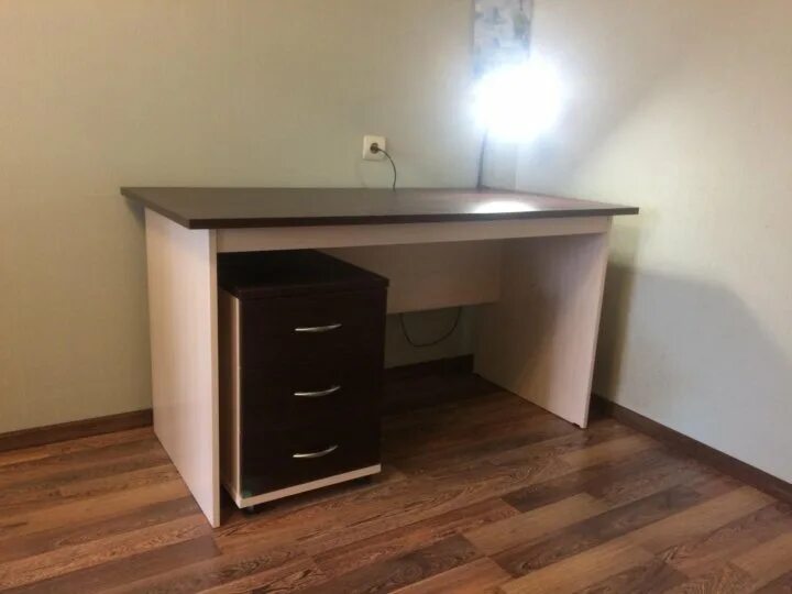 Стол письменный с выкатной тумбой. Стол письменный с выкатной тумбой. Стол письменный с выкатной тумбой. Стол письменный сп-02 дуб сонома. Стол письменный № 2 бук сп-02.