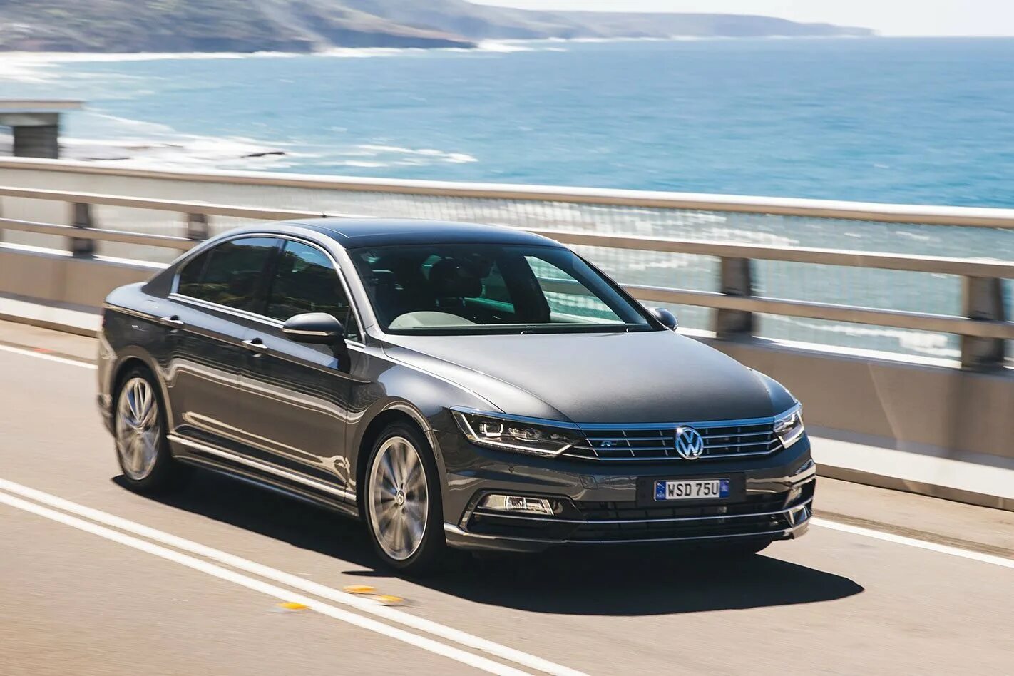 Пассат б8 какие двигатели. Volkswagen passat r line 2018. volkswagen passat r line 2016. фольксваген пассат в8 2017. volkswagen passat b8 r-line.