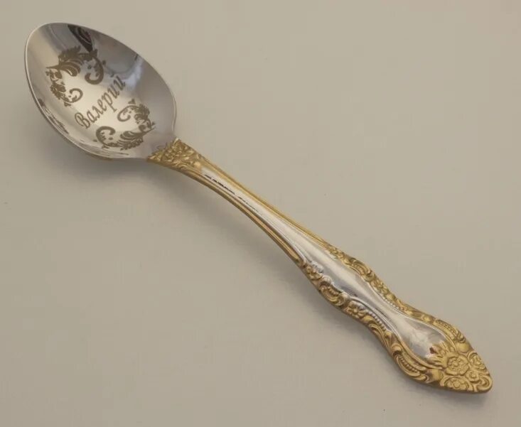 Чайная ложка работа. Чайная ложка марата 3. Чайная ложка гороховая 41. Ложка серебряная чайная арт 26183. Надпись на ложке.