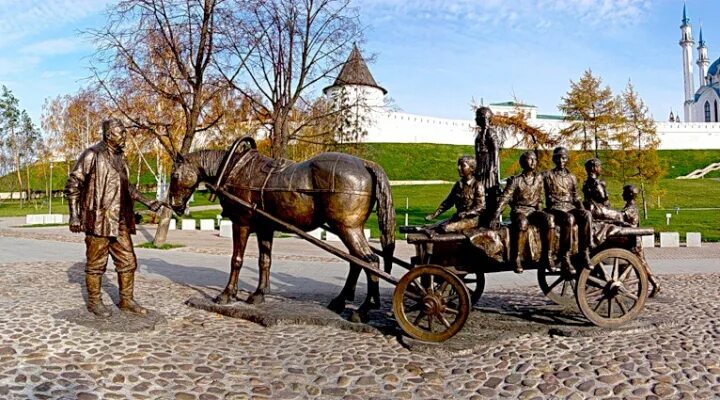 Телеги казань. Асгат Галимзянов памятник в Казани. Памятник благотворителю Казань Галимзянов. Памятник Асгату Галимзянову. Памятник благотворителю Асгату Галимзянову.