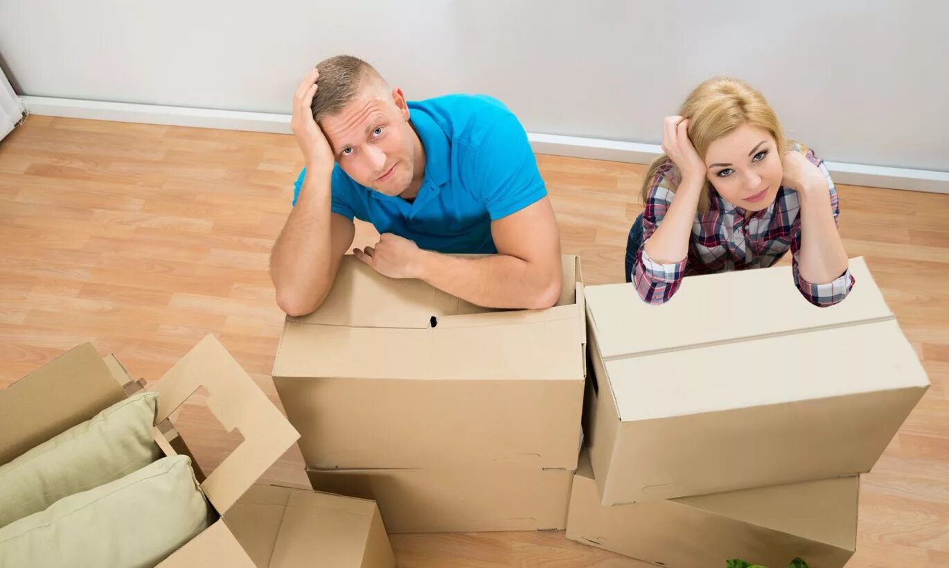 Переезд подруги. Почему после переезда. Почему после переезда. Переезд книги. Комната переезд.