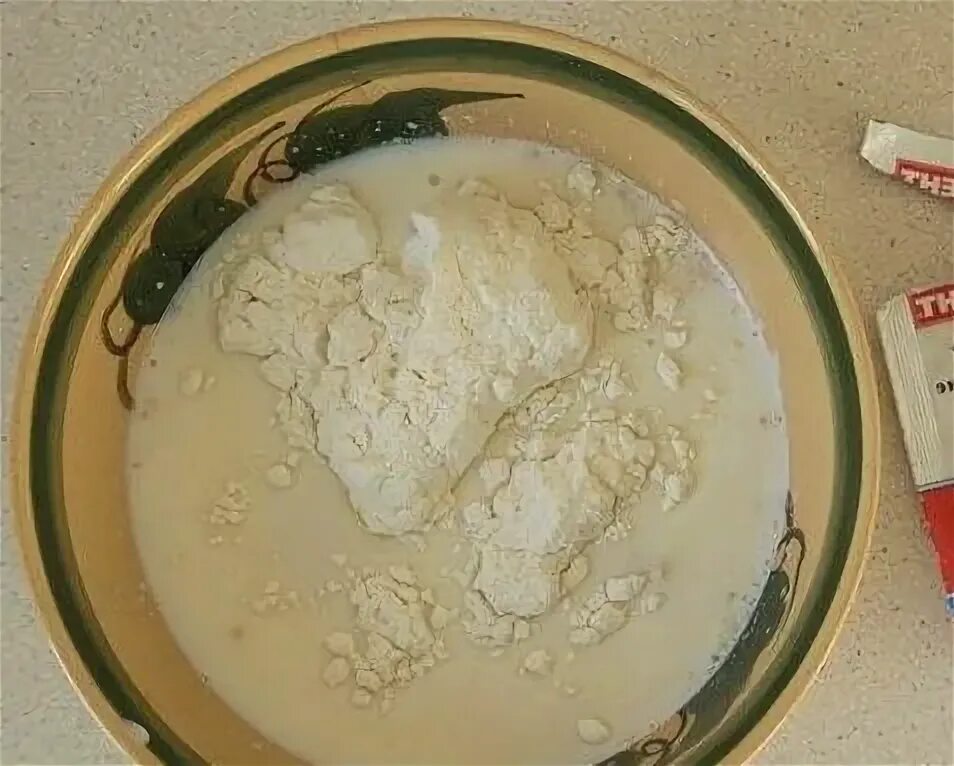 Тесто дрожа. Ингредиенты для замеса теста. Мука и дрожжи. Живые дрожжи. Тесто дрожа.