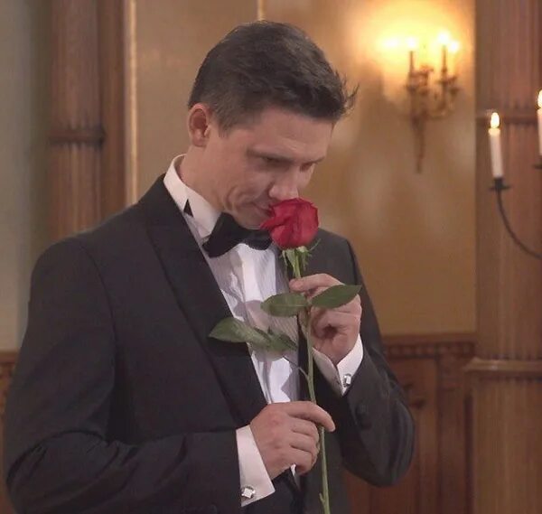 Шоу холостяк с тимуром. Тнт шоу холостяк батрутдинов. Холостяк с тимуром батрутдиновым. Тимур батрутдинов. Холостяк 3 сезон тнт.