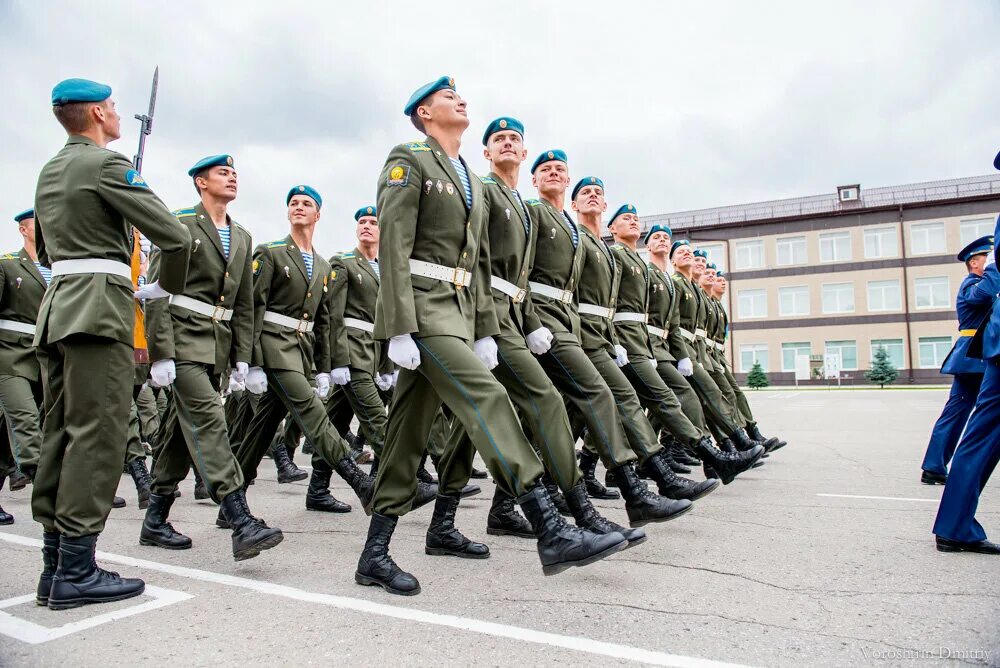 Рязанское десантное военное училище. Рязань военный институт ВДВ. Курсантки ВДВ Рязань. Курсанты РВВДКУ. Купить форму рязань