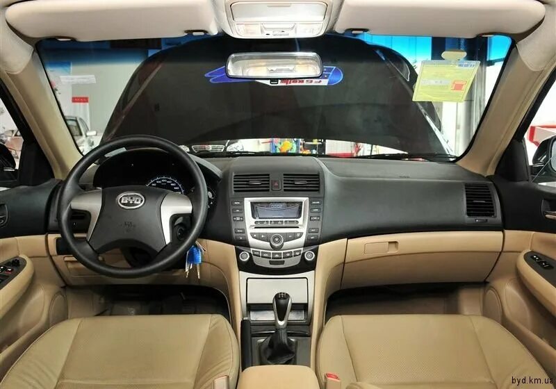 Byd купить в ташкенте. Машина BYD s6. BYD f6 салон. BYD f6 2021. BYD s6 салон.