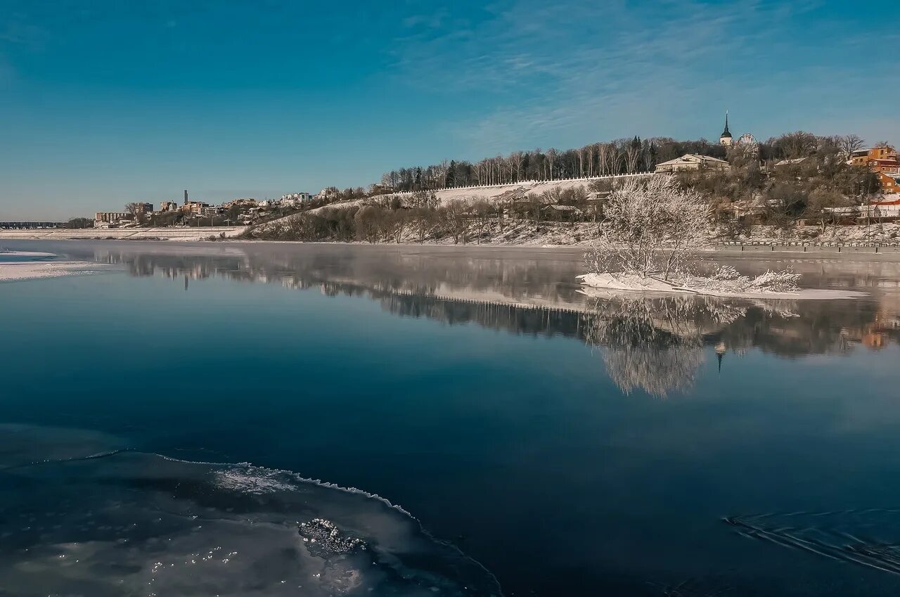 Разлив оки 2024 в калуге. Река Ока Калуга. Река Ока Калуга весной. Весенняя Калуга.