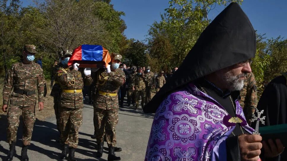 Армения умирает. Похороны солдат в Армении. Похороны солдат армянских погибших.