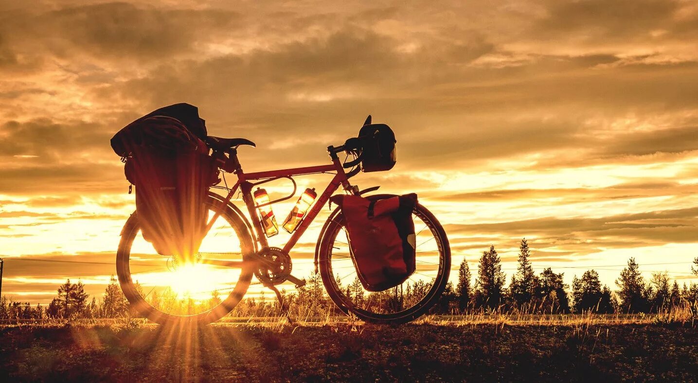 Bike traveling. Путешествие на велосипеде. Путешественник на велосипеде. Велотуризм велосипеды. Велопоход велосипед.