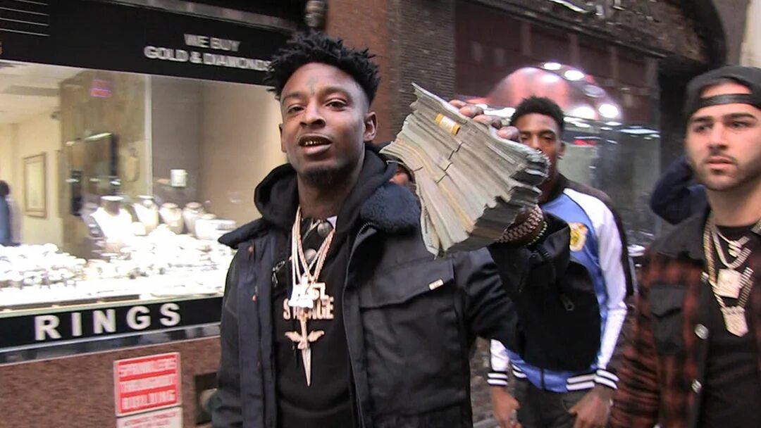 A lot 21 savage. 21 Savage 2021. 21 Savage цепи. 21 Savage 2022. 21 Savage с деньгами.