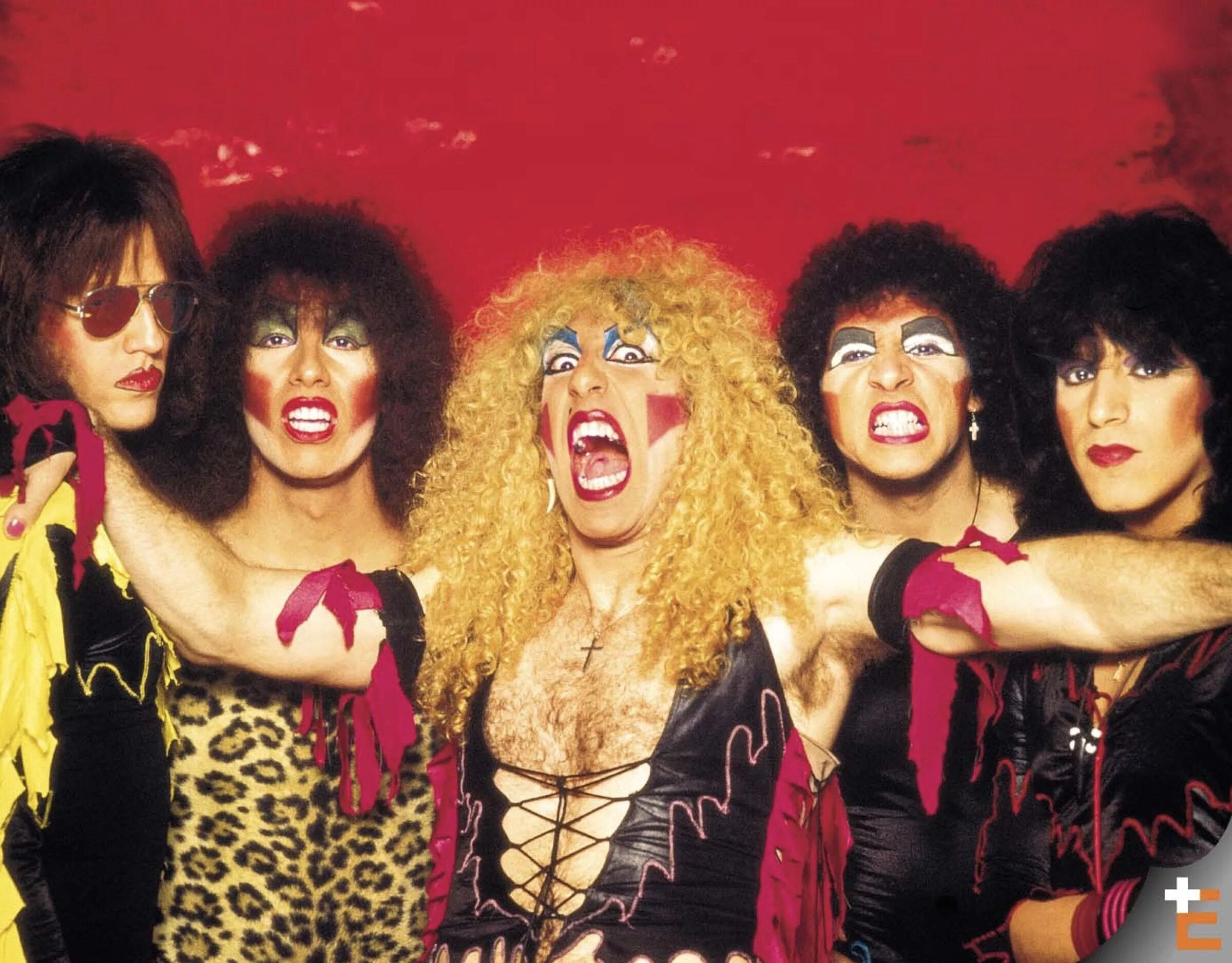 Twister sisters. Группа Twisted sister. Твистер Систерс. Глэм твистер систер. Твистед систер we're.