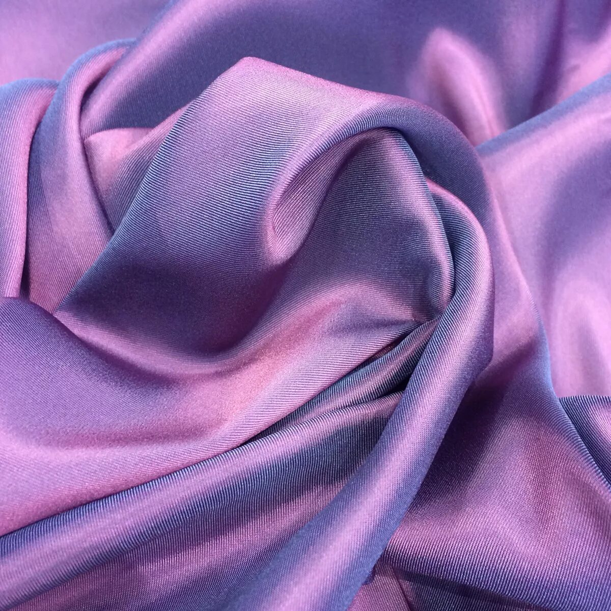 Ткани сирени. Ткань хамелеон стрейч. Фиолетовая ткань. Ткань органза хамелеон. Органза лавандового цвета.