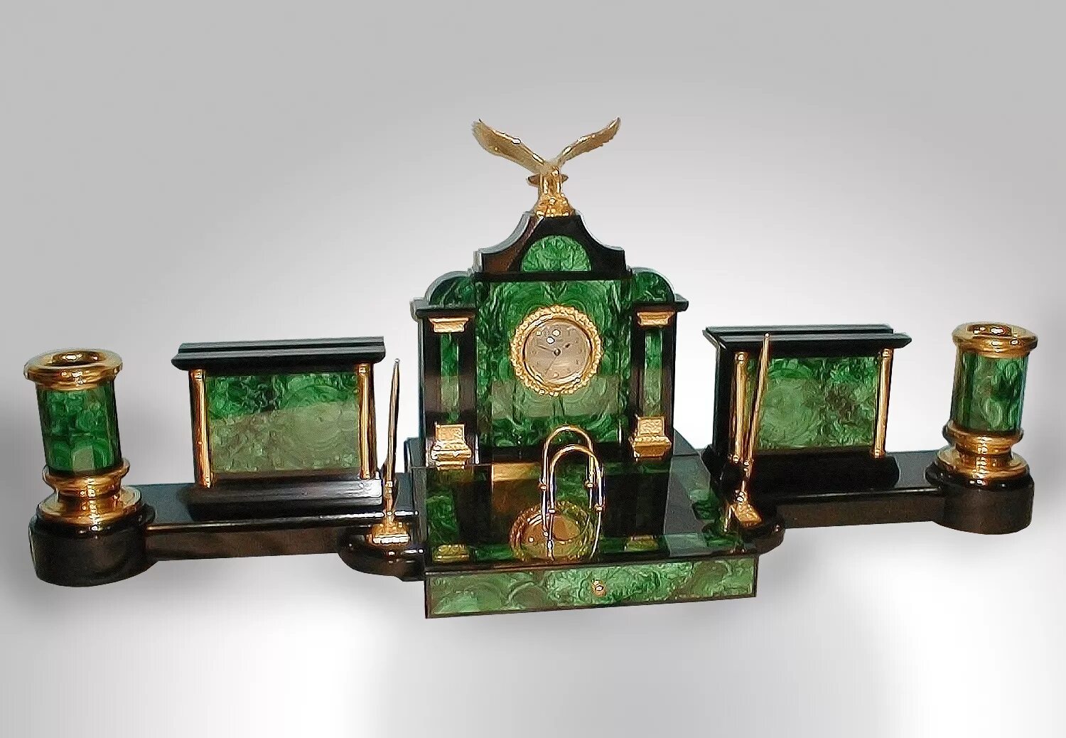 малахитовая шкатулка уральский малахит. шкатулка малахитовая фаберже. изделия из малахита. малахит амулет. изделия из малахита.