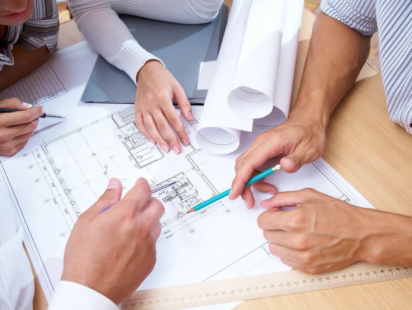 авторский надзор проектировщика. проектировщик в строительстве. строительный проект. инженер на стройке. строительно монтажные работы.