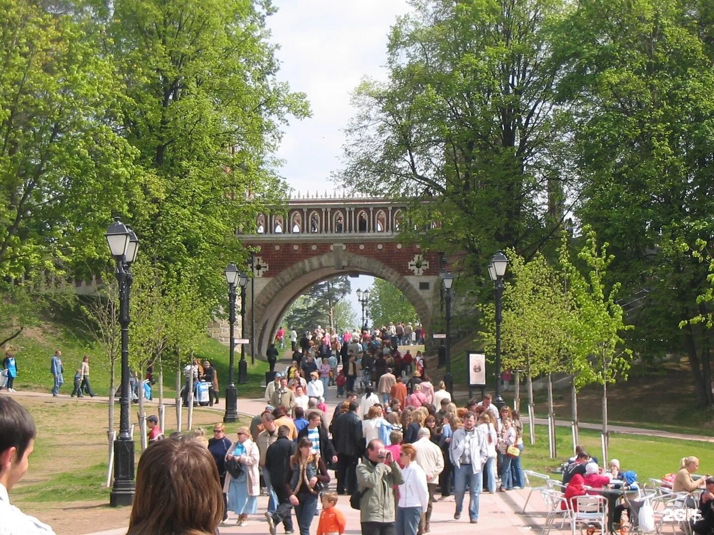 Москва ул дольская 1. Парк культуры и отдыха Царицыно. Царицыно парк Горького. Царицыно парк лавочки. Аршавинский парк Царицыно.