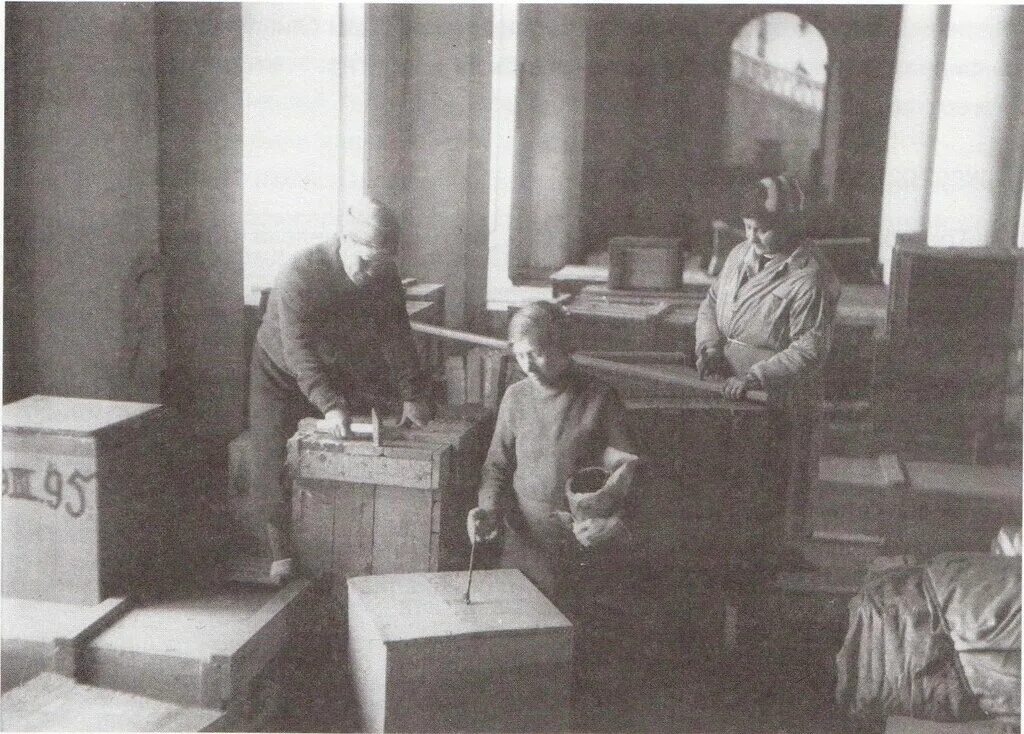 Спасенный эрмитаж. Эрмитаж в блокадном ленинграде. директор орбели эрмитажа в блокаду ленинграда. орбели эрмитаж блокада. эрмитаж в годы войны орбели.