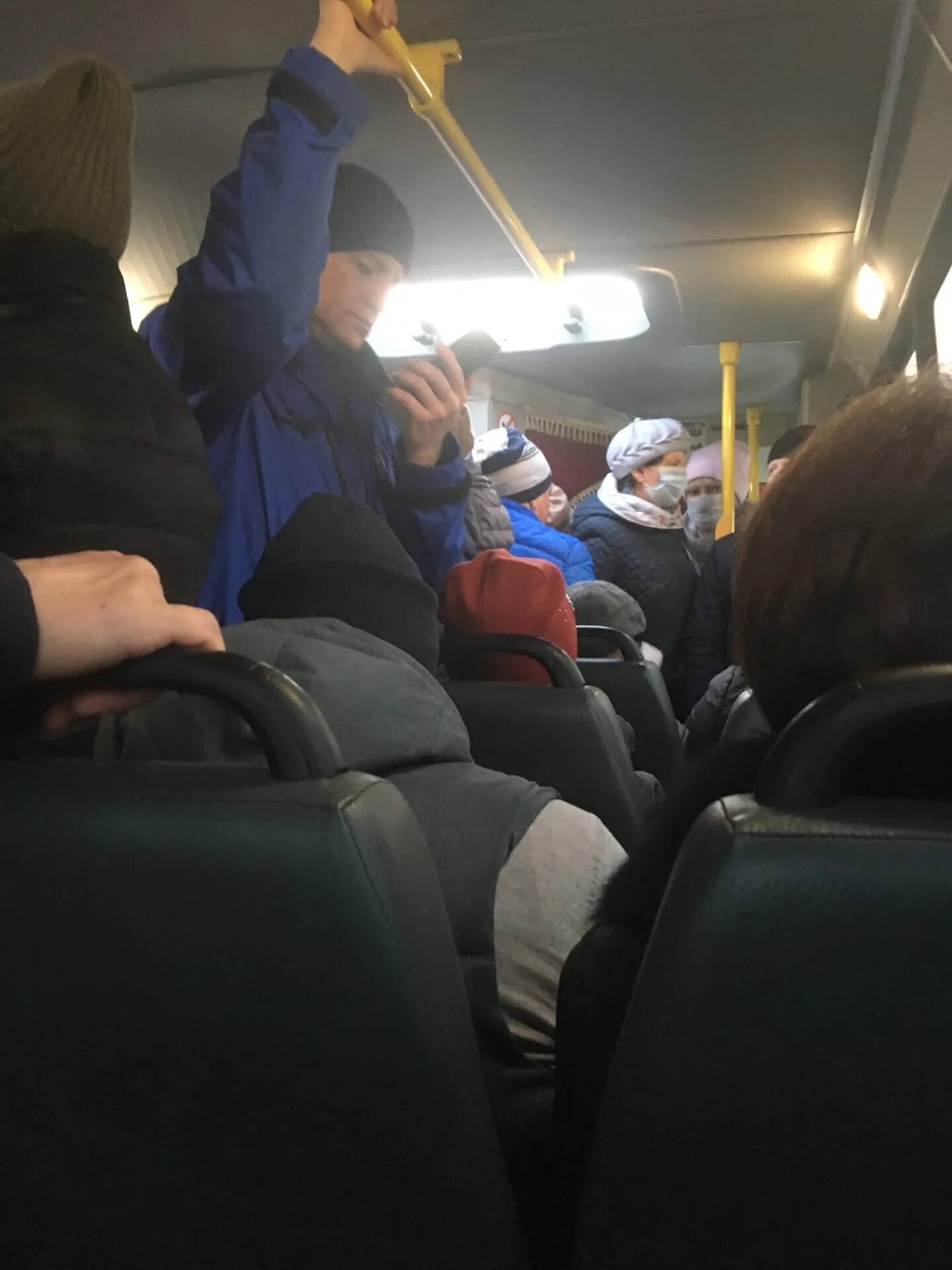 Можно ли стоять в автобусе