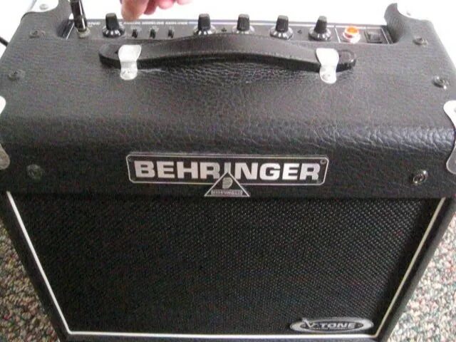 Комбик Behringer v-Tone gm110. Комбик для электрогитары Behringer v-Tone GM 108. Behringer gm108. Behringer 20 Вт комбоусилитель.