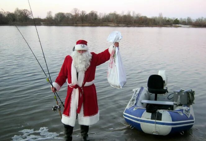 С новым годом рыбаки. Состоялось. Удочка для рыбалки. Плакат рыбалка. С новым годом рыбаки.