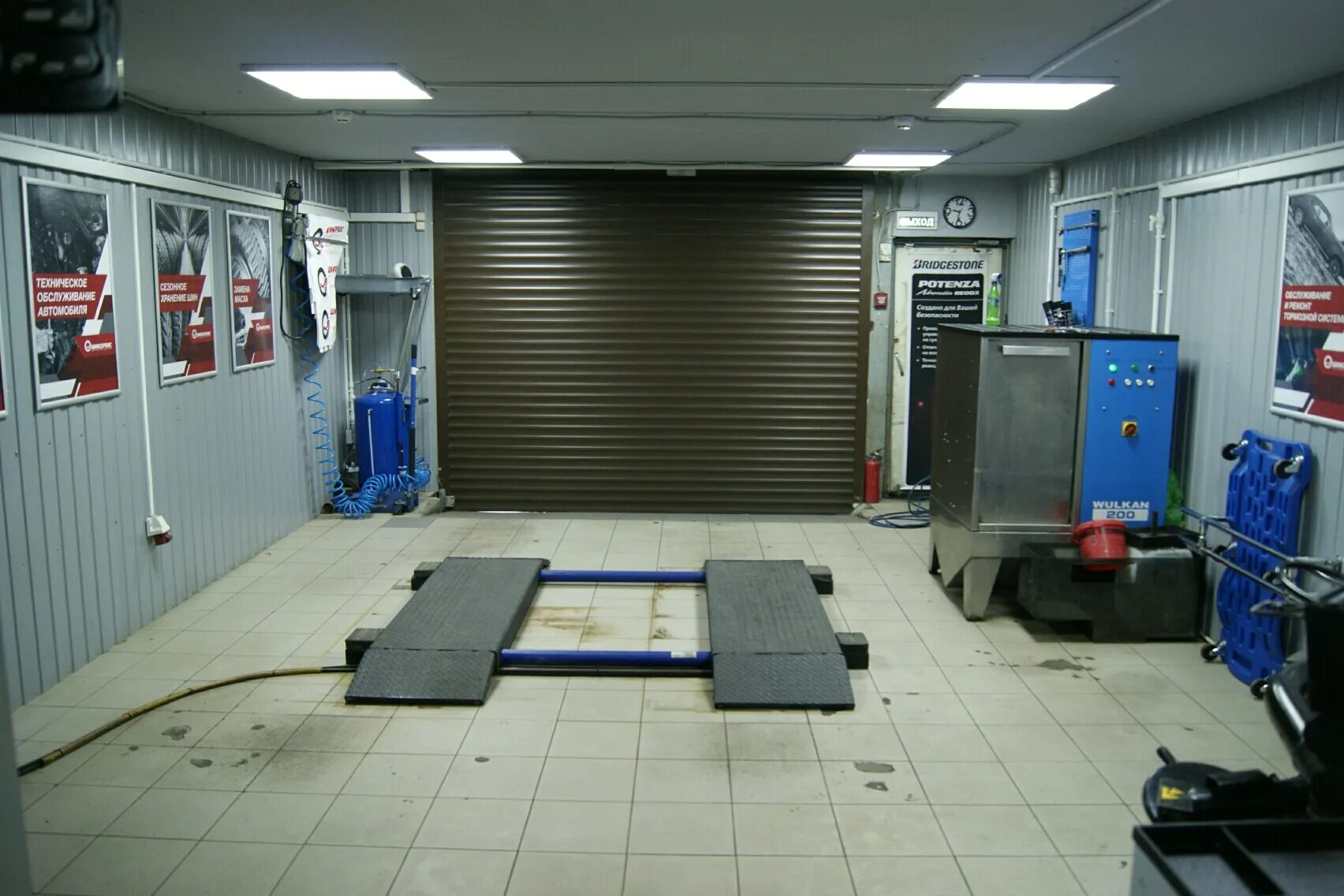 В2в шинсервис. Б2б шинсервис. Шинсервис москва. Шинный центр техноторг. Шинсервис одинцово внуковская 13.