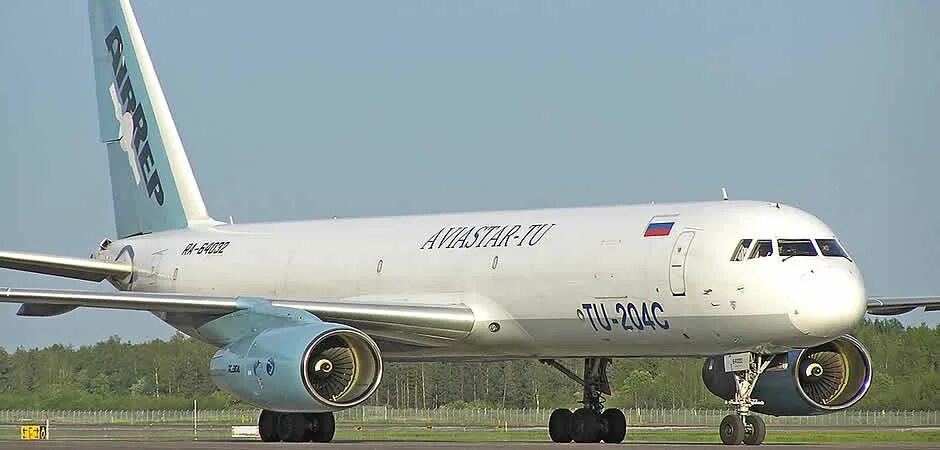 Ту 204 2024. Ту 204 самолет. самолёт ту 204 100с. ту-204-300.