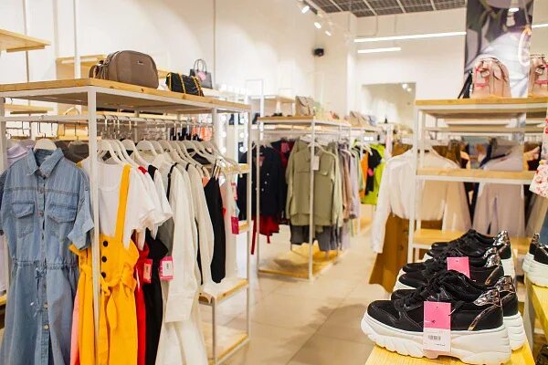 Мега магазины женской одежды. Магазины одежды майкоп. Магазин верхний. Майкоп магазин одежды галерея. Торговый центр столица в майкопе магазины.