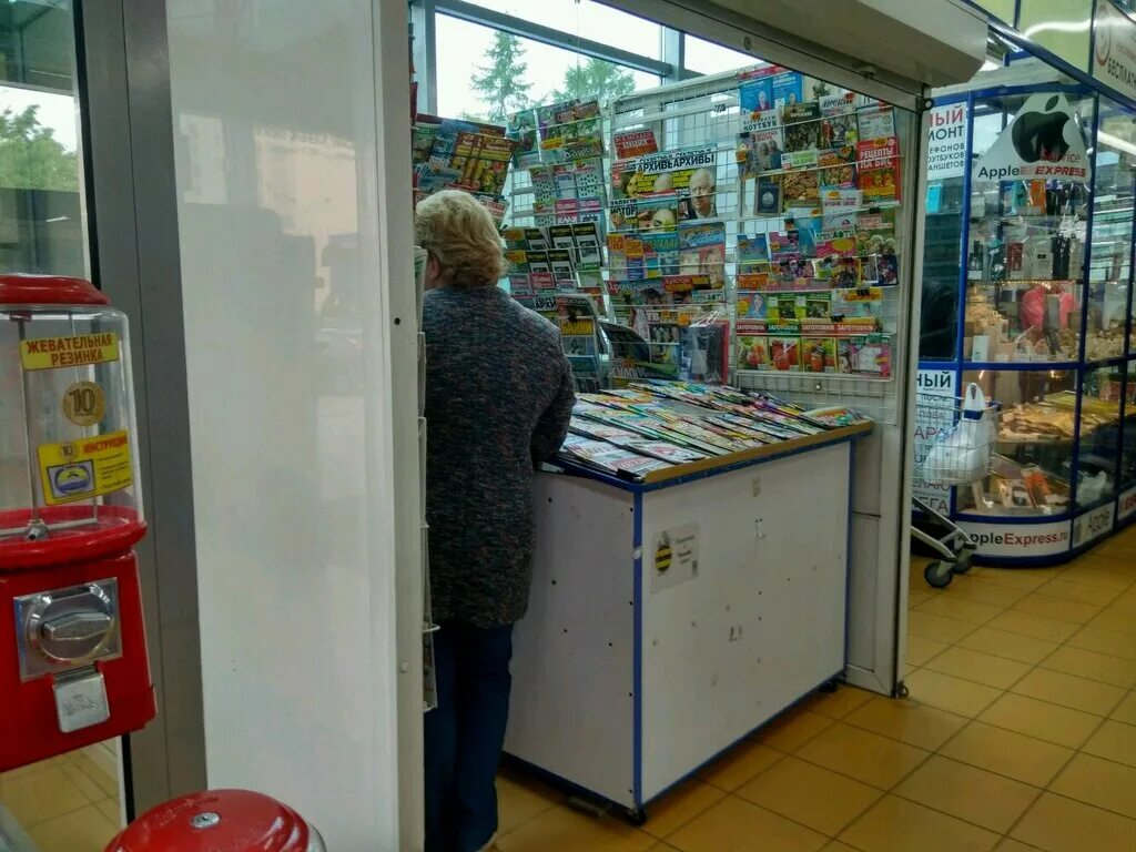 Газетный киоск, санкт-петербург, новоизмайловский проспект. Ларек пресса. Киоск первая полоса спб. Питер сегодня. Пресса санкт петербурга.
