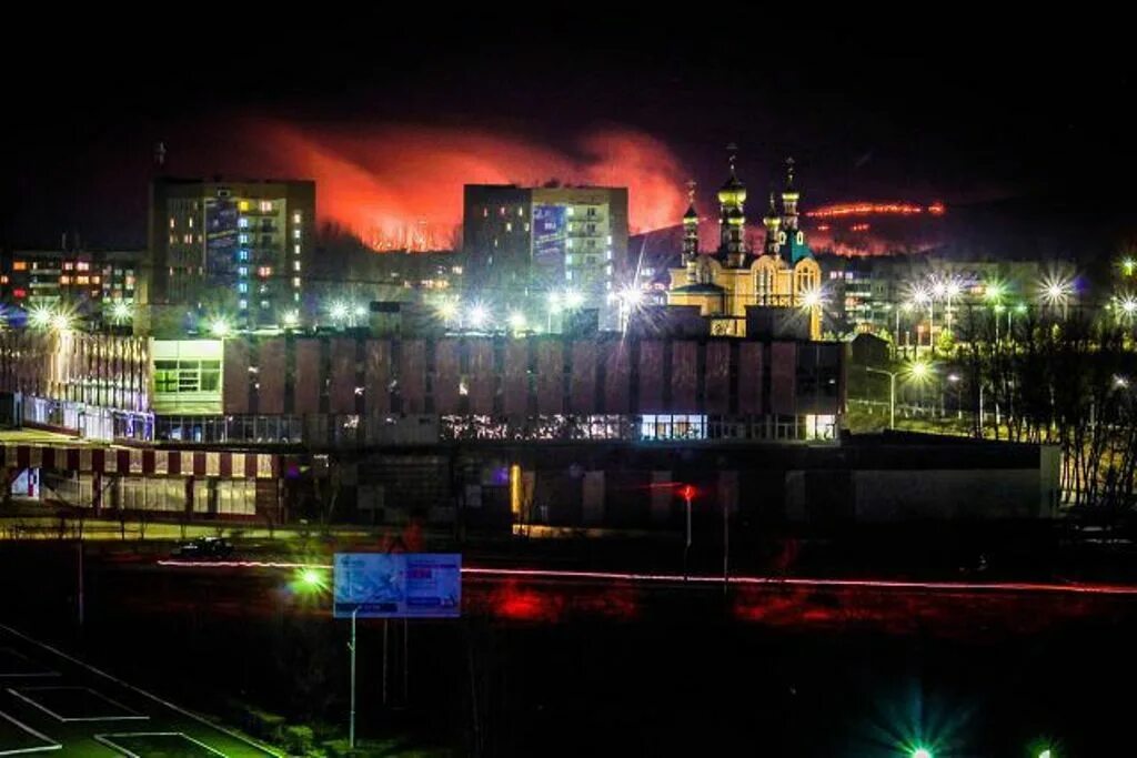 ночи краснокаменска. краснокаменск вечер. храм спаса нерукотворного краснокаменск. краснокаменск ночьюночью. город краснокаменск забайкальский.