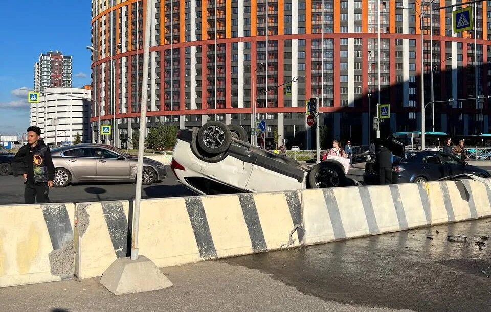 Что случилось на комендантском. Авария на Комендантском проспекте. ДТП на Комендантском проспекте сейчас. Авария на Комендантском проспекте вчера. ДТП на Комендантском проспекте сегодня.