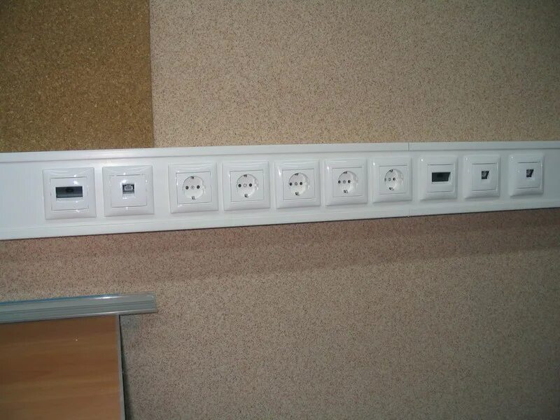 Кабель канал Legrand + блок розеток + rj45 розетки. Розетка Легран rj45 в кабель канал. Кабель канал 60*40 ДКС блок розеточный. Комплект розеток Legrand в кабель канал (1 lan+2 силовые). Кабель канал ip40