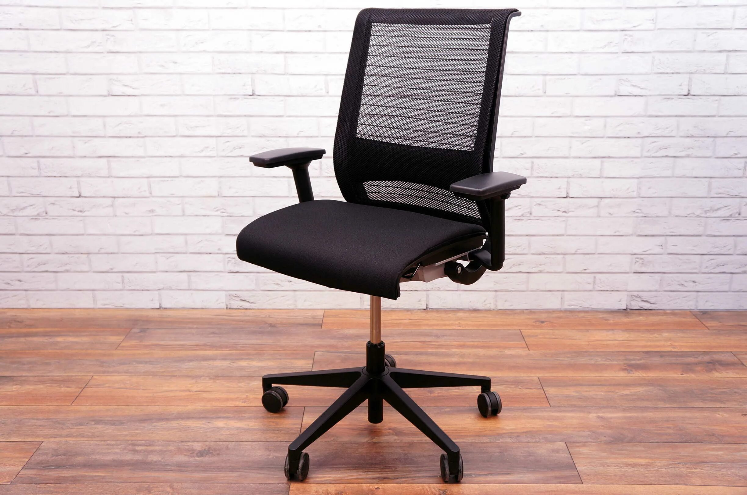 Think chairs. Кресло steelcase think. steelcase lets кресло. steelcase кресла 57400-sarrebourg. кресло руководителя steelcase.