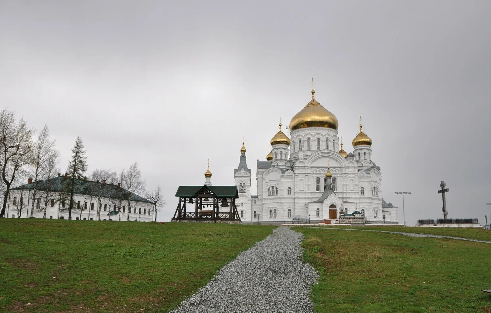 Пермь сайт монастыря. Белогорский воскресенский монастырь. белогорский храм пермский край. белогорский монастырь лето. серафимо-алексеевский скит белогорского монастыря.