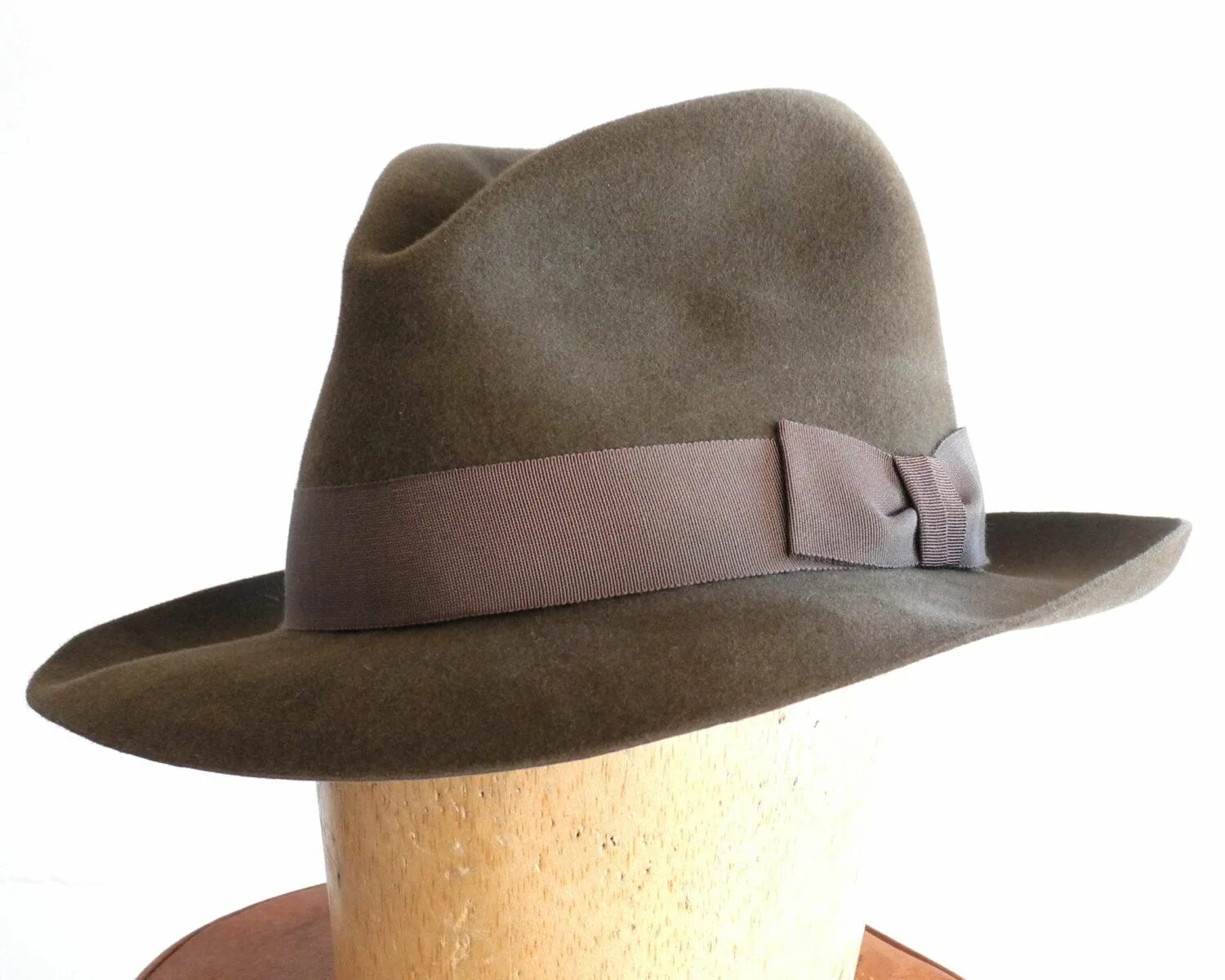 Hat 30. Шляпа Tonak American Style 1930 мужской. Шляпа мужская Федора Монтгомери. Шляпы мужские Федора 58 размер. The Fedora hat 1940.