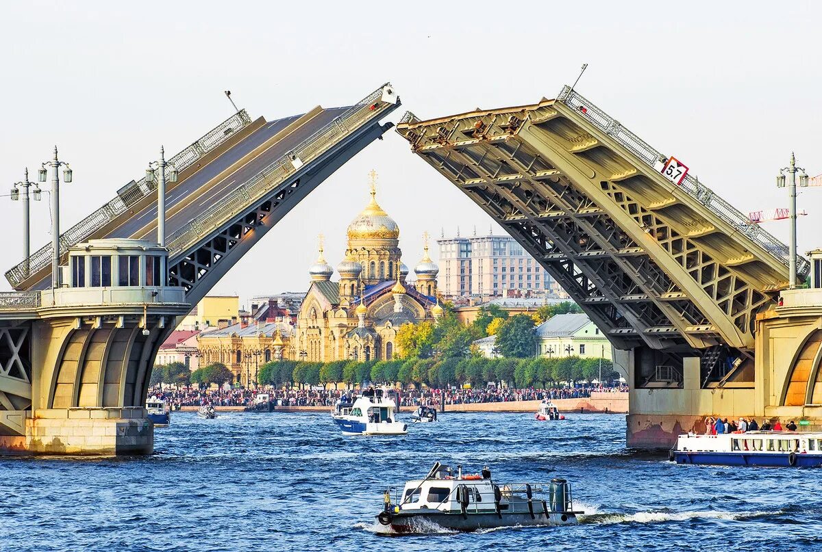 Прогулка по мостам санкт петербурга. Река нева дворцовый мост. дворцовый разводной мост в санкт-петербурге. питер нева мосты. дворцовый мост в санкт-петербурге днем.