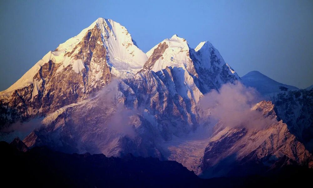 Higher mountains. Хай гора. Боковая поверхность горы что это такое. Климат горы Темпо. Mountain Peak Flag.