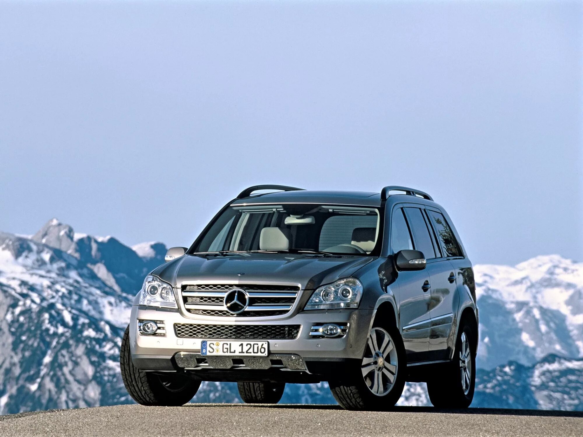 Gl дизель. Mercedes-Benz gl-class x164. Mercedes Benz внедорожник gl 320. Mercedes Benz gl x164. Mercedes Benz gl-class x164 2006-2012.