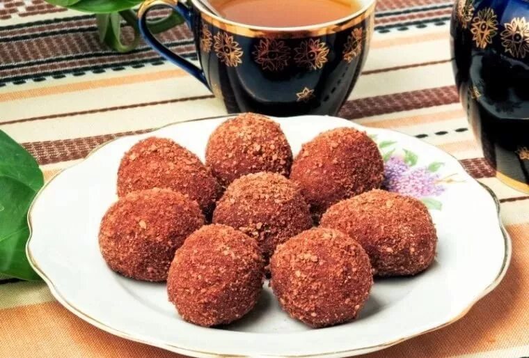 сладкая картошка пирожное. печенье картошка из сухарей. картошка из марципана. пирожные картошка. пирожные картошка.