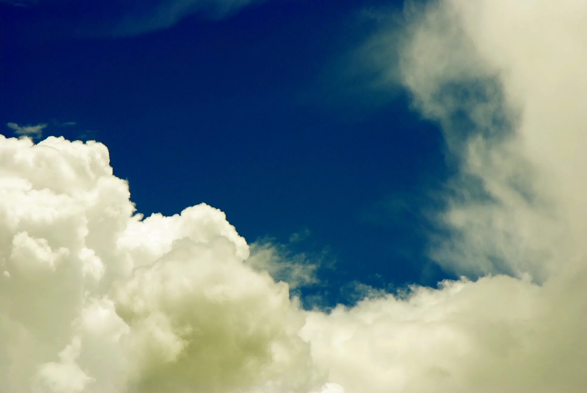 Земная атмосфера. Планета в облаках. Есть небо на земле слушать. Густые облака. Облако рай.