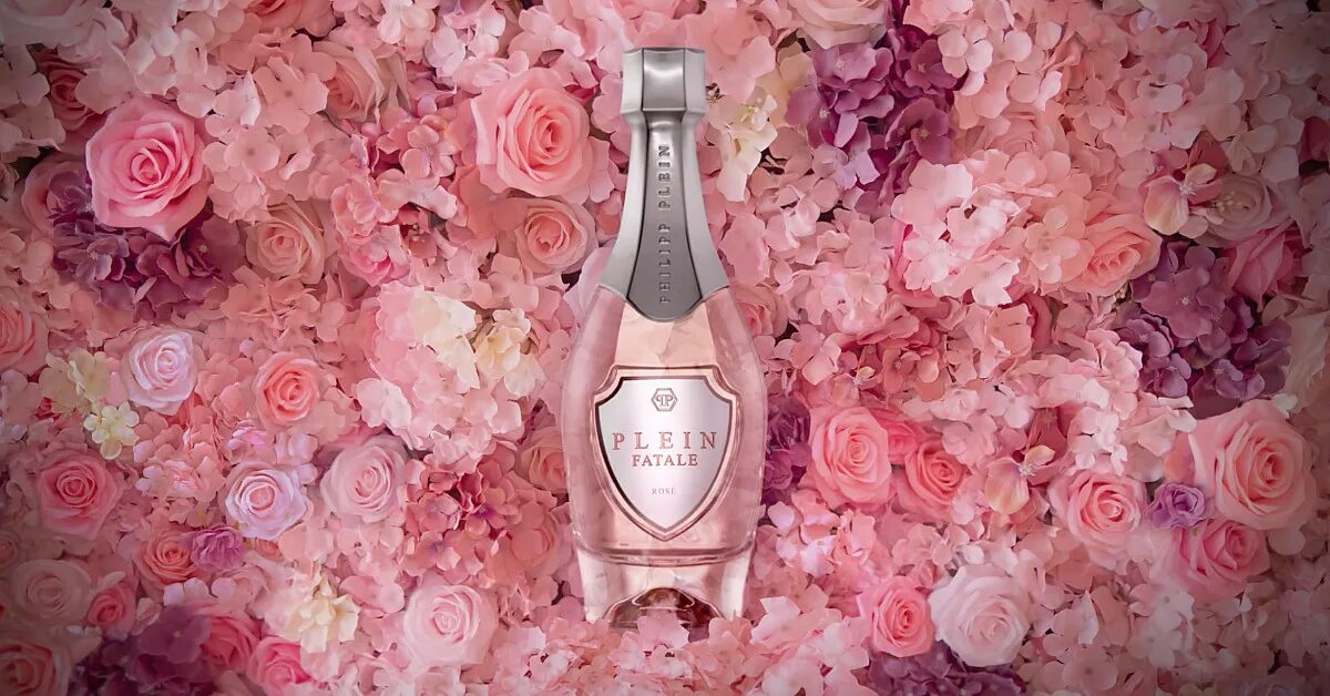 Plein fatale rose. Plein fatale rose. Женский аромат philipp plein fatale rose. Plein fatale rose реклама. Philipp plein духи rose.
