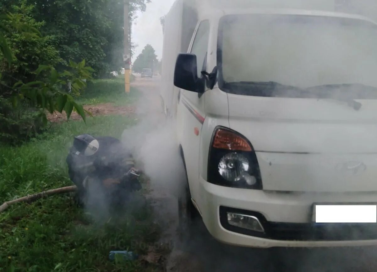 Пожар в Медыни. В Медыни сгорела машина. В Калужской области сгорел автомобиль. Сгорел грузовик Хендай 17.12.2022. Сгорел хендай