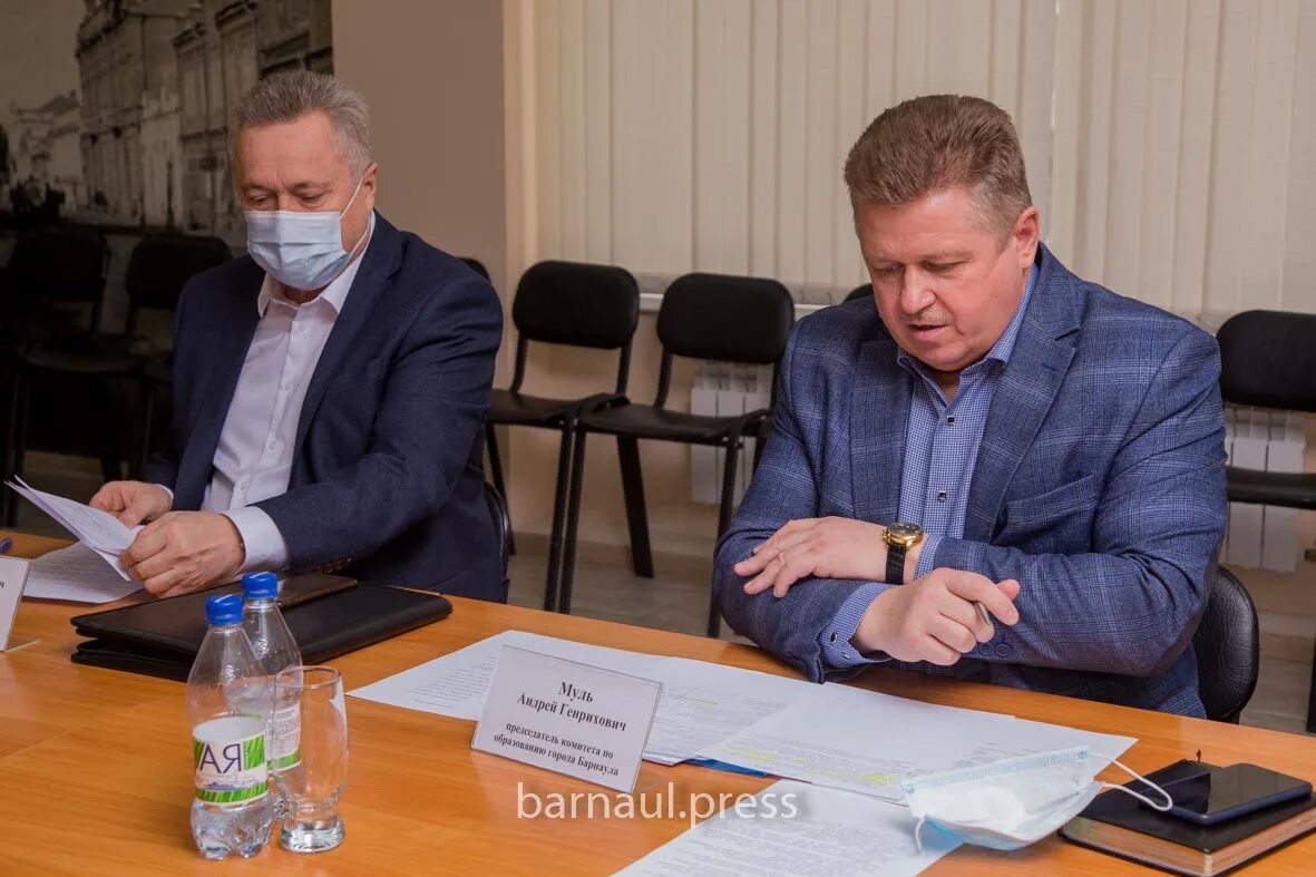 Директор школы барнаул. Директор школы 126 барнаул. директор школы 75 барнаул. фото главы города барнаула. школа 27 барнаул директор.