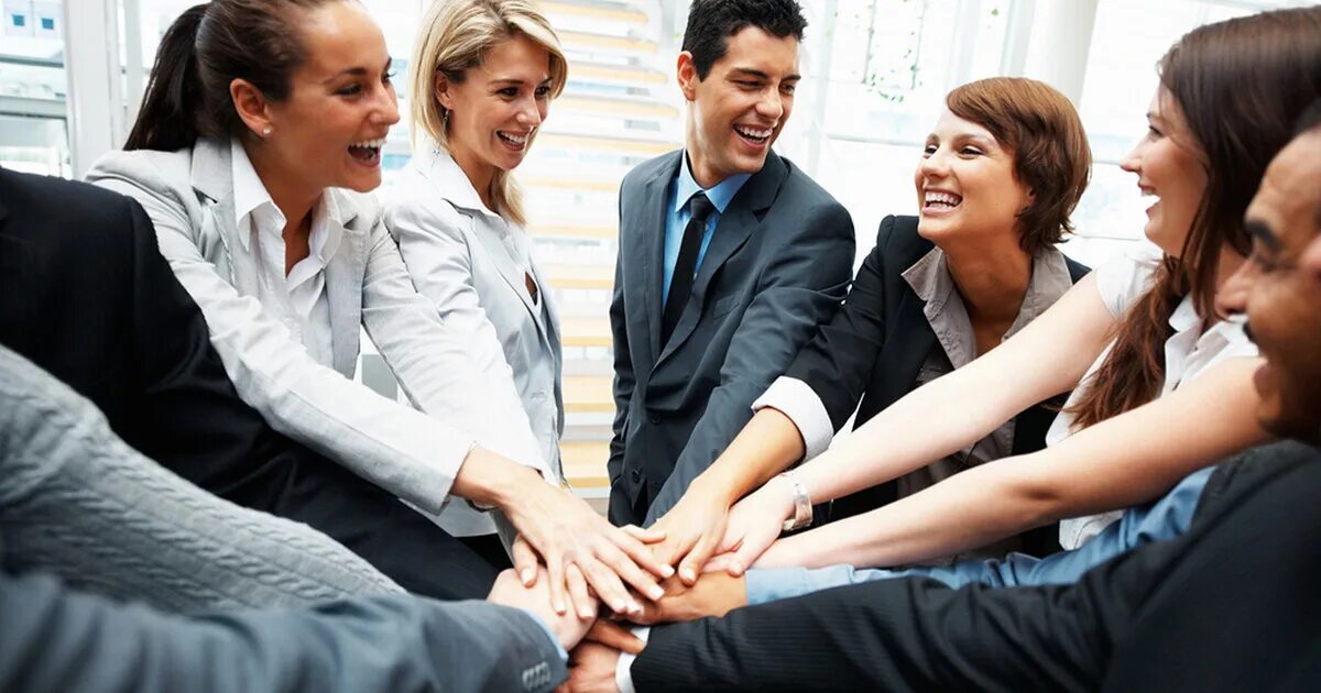 Уважение развитие. Рукопожатие. Уважение развитие. Отношения с коллегами. Массовое общение….