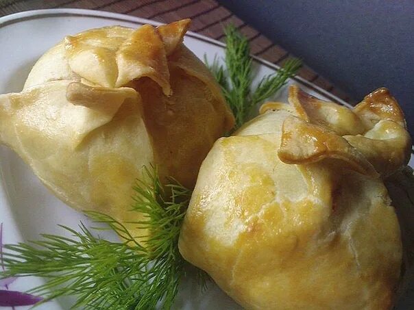 Лук в тесте в духовке. Фаршированный лук в тесте в духовке. Пирожки с яйцом и луком. Вак балиш татарский вак балиш татарский. Пирожки с яйцом в духовке.