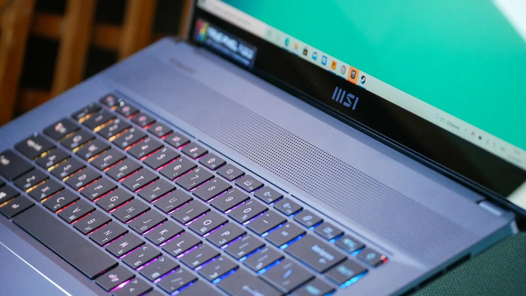 Msi creator z16. Msi creator z17. msi creator a12ujs. msi creator z16 тема. msi creator 15 oled.