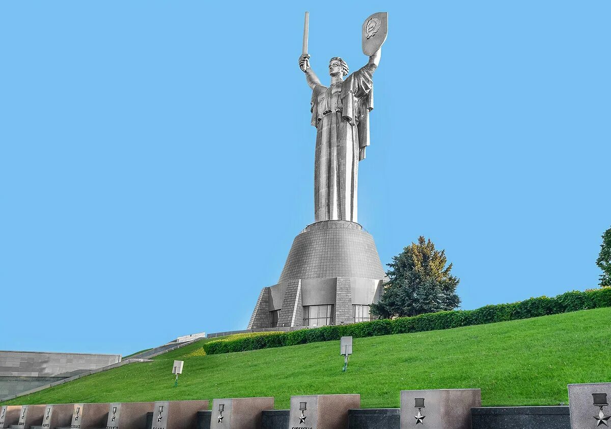 Памятники украины киева. Памятник основателям киева автор бородай. Киев достромечательности. Кий щек хорив и лыбедь. Памятник богдану хмельницкому памятники киева.