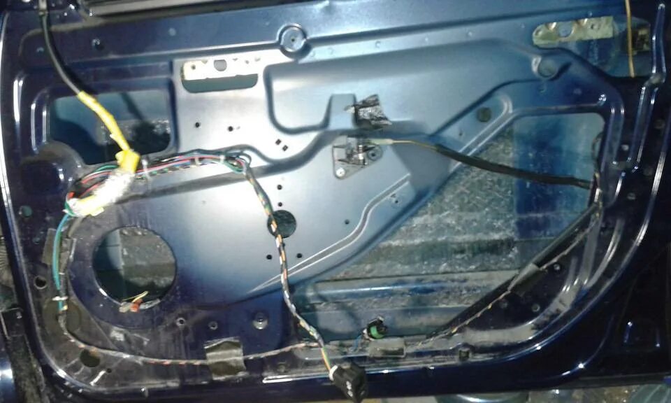 Снятие передних стеклоподъемников ваз 2112. Нива 2131 стеклоподъемник трос слетел. Эсп vw. W124 стеклоподъемник установленные. Стеклоподъемник лада калина 1 водительский.