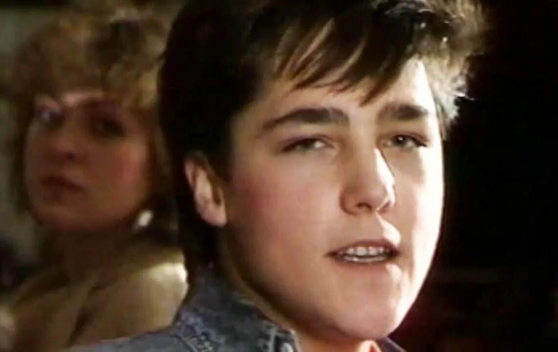 Юрий шатунов 1988. Шатунов сойти с ума от белых. Шатунов сойти с ума от белых. Шатунов сойти с ума от белых. Юрий шатунов клип день рождения.