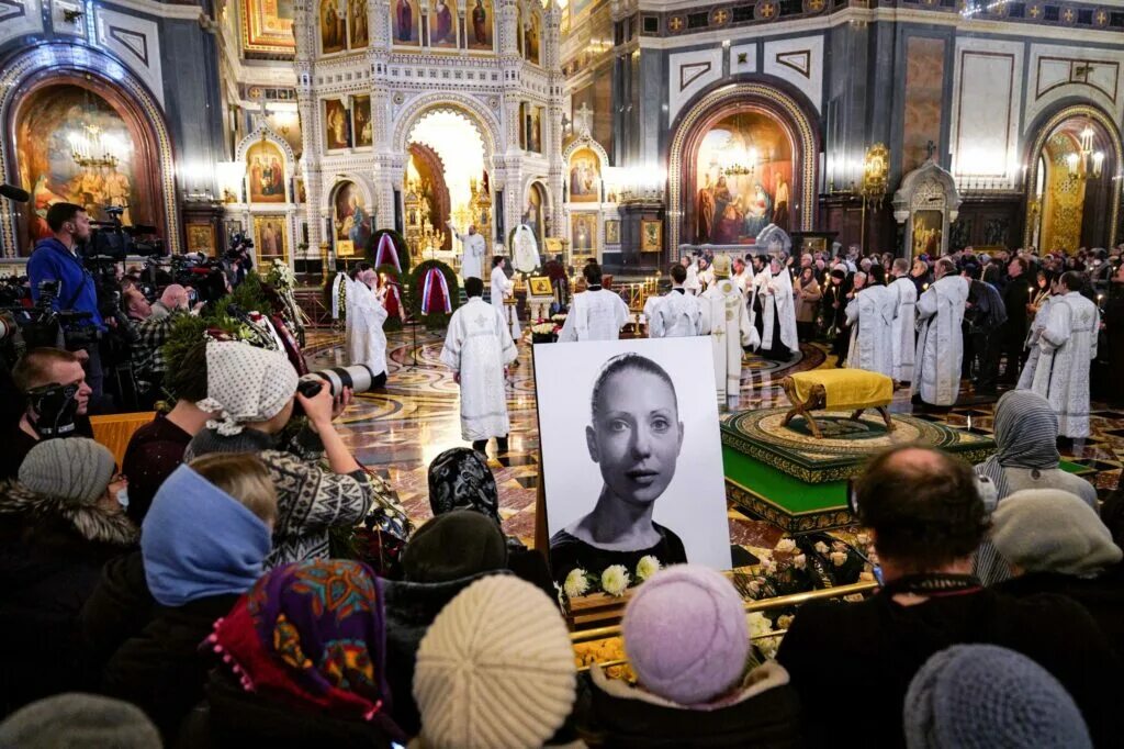 Кого сейчас отпевают в храме христа спасителя. Отпевание в храме христа спасителя. отпевание инны чуриковой в ххс. отпевание инны чуриковой в храме христа спасителя.
