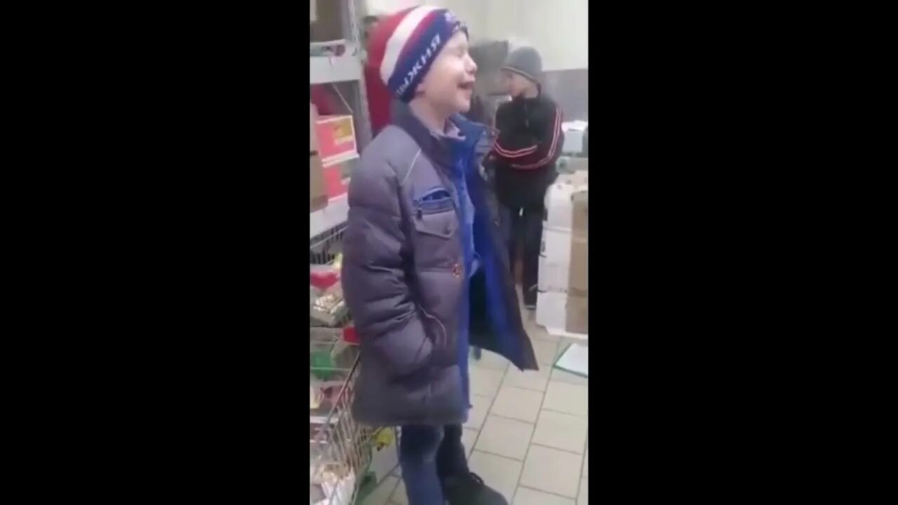 Украденный мальчик видео. Кража в Пятерочке. Школьник воришка попался в Пятерочке. Мальчики которые воровали в Пятерочке. Детей поймали на краже в магазине.