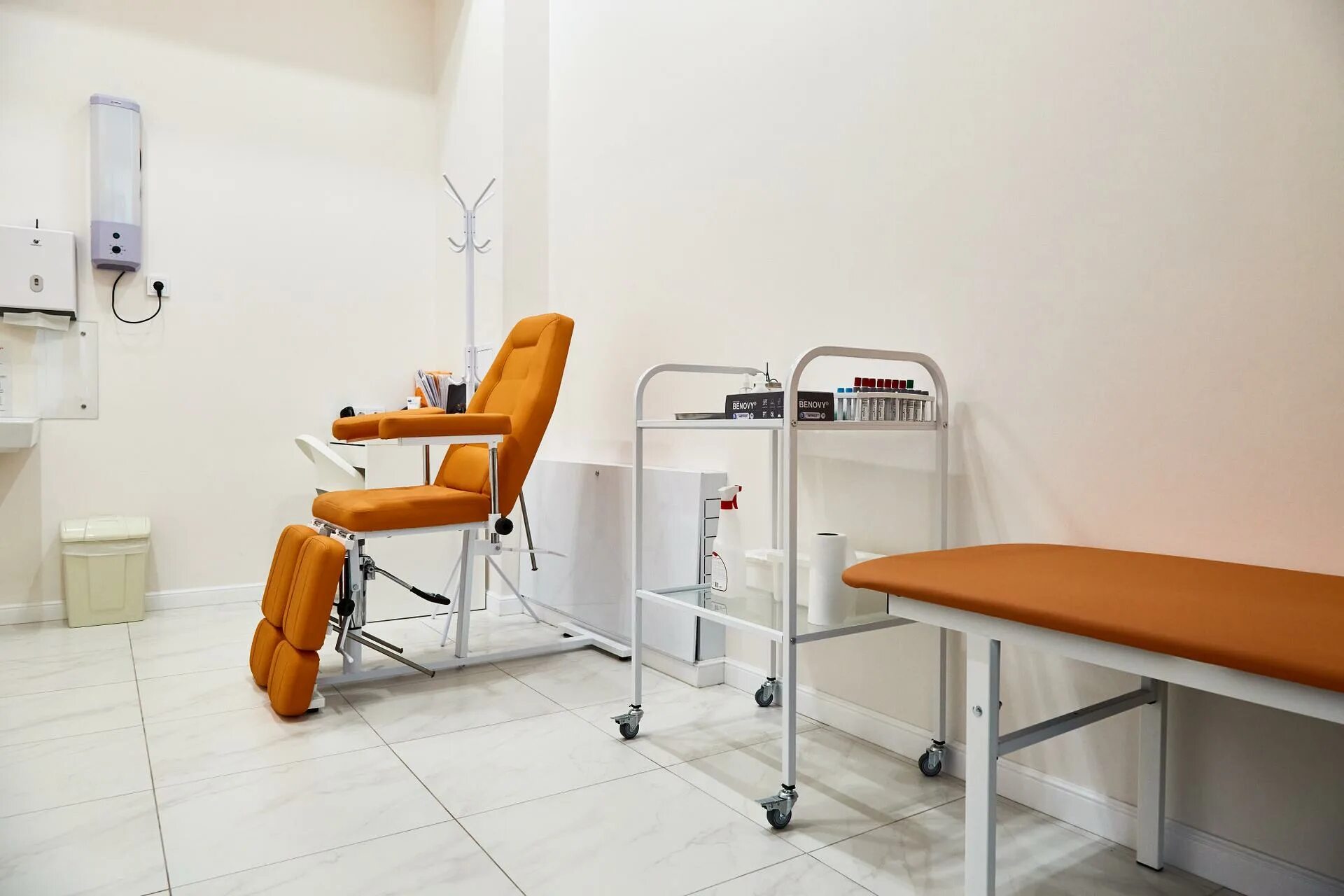 Среднерогатская 12 к1. Саквояж салон красоты на среднерогатской 11. Салон на среднерогатской. Тсж новая история. Компьютерная лаборатория санкт-петербург.