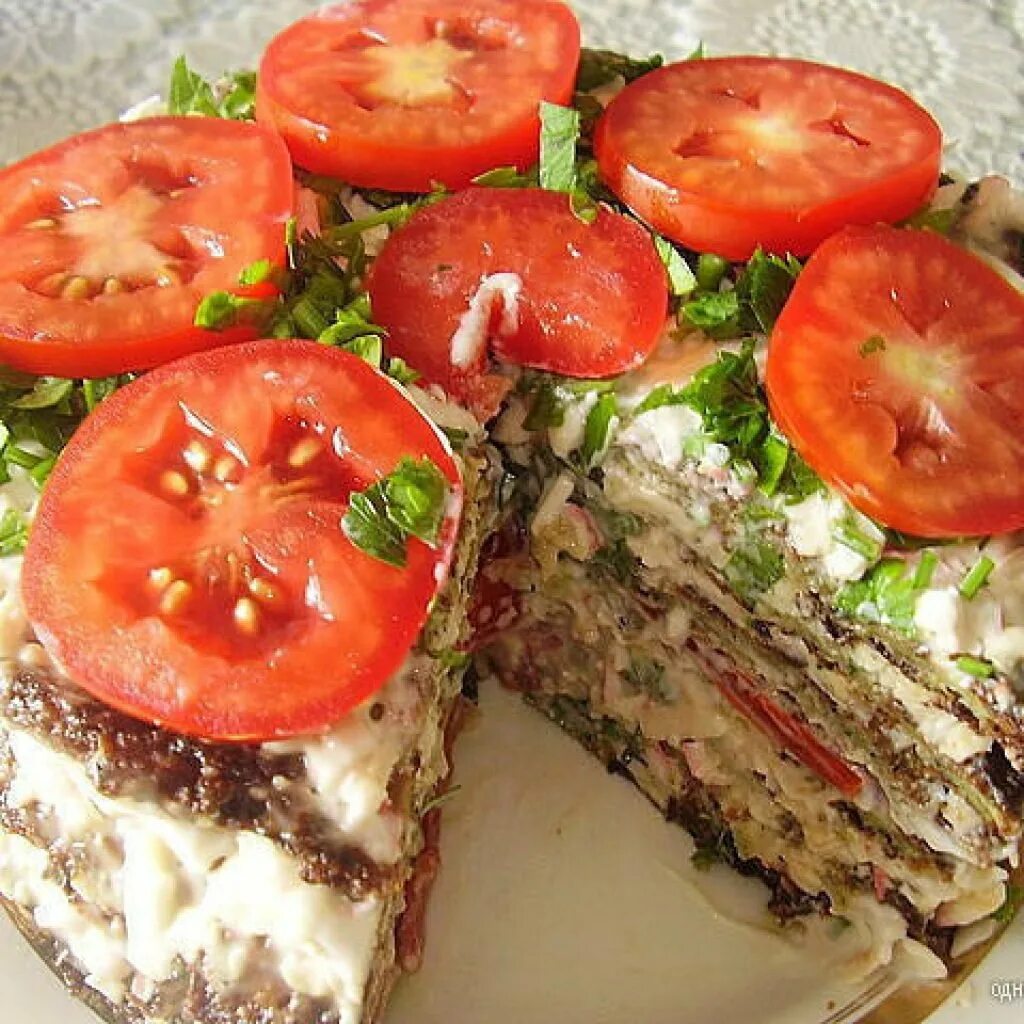 Кабачковый торт с помидорами и чесноком. Кабачковый торт. торт из кабачков. торт из кабачков вкуснейший. торт из кабачков с помидорами.